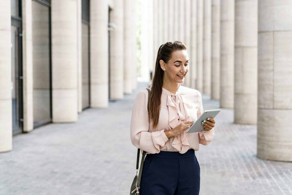 Quels sont les avantages du marketing par e-mail pour une entreprise de services de développement web?